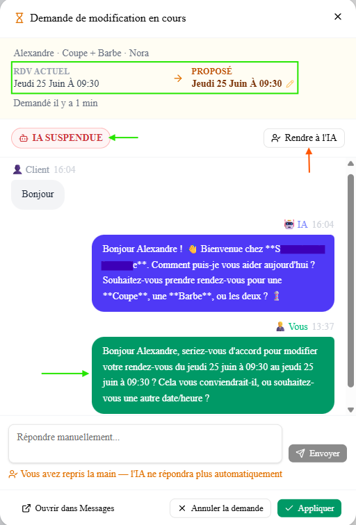 Panneau « Demande de modification en cours » : comparatif « RDV actuel → Proposé » (avec crayon pour ajuster), badge « IA suspendue » et bouton « Rendre à l'IA », un mini-chat avec le client (messages IA puis « Vous »), un champ « Répondre manuellement… » + Envoyer, et en bas Ouvrir dans Messages / Annuler la demande / Appliquer.